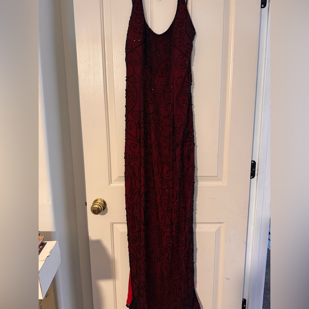 Elegant Red Halter/Sleeveless Maxi Gown